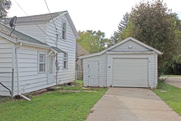 Garage & On-Site Parking