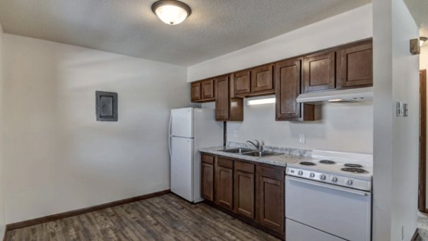 Kitchen & Dining