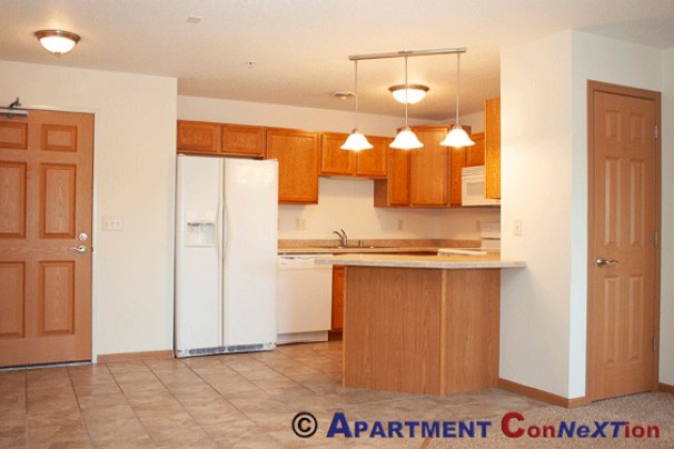 Dining Area & Entry
