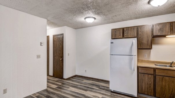 Dining Area & Kitchen