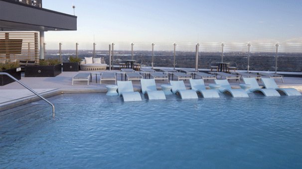 Eastline Apartments Swimming Pool