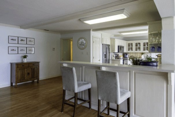 Kitchen Breakfast Bar